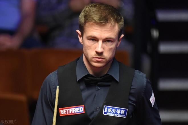 紧随其后的 紧随其后的