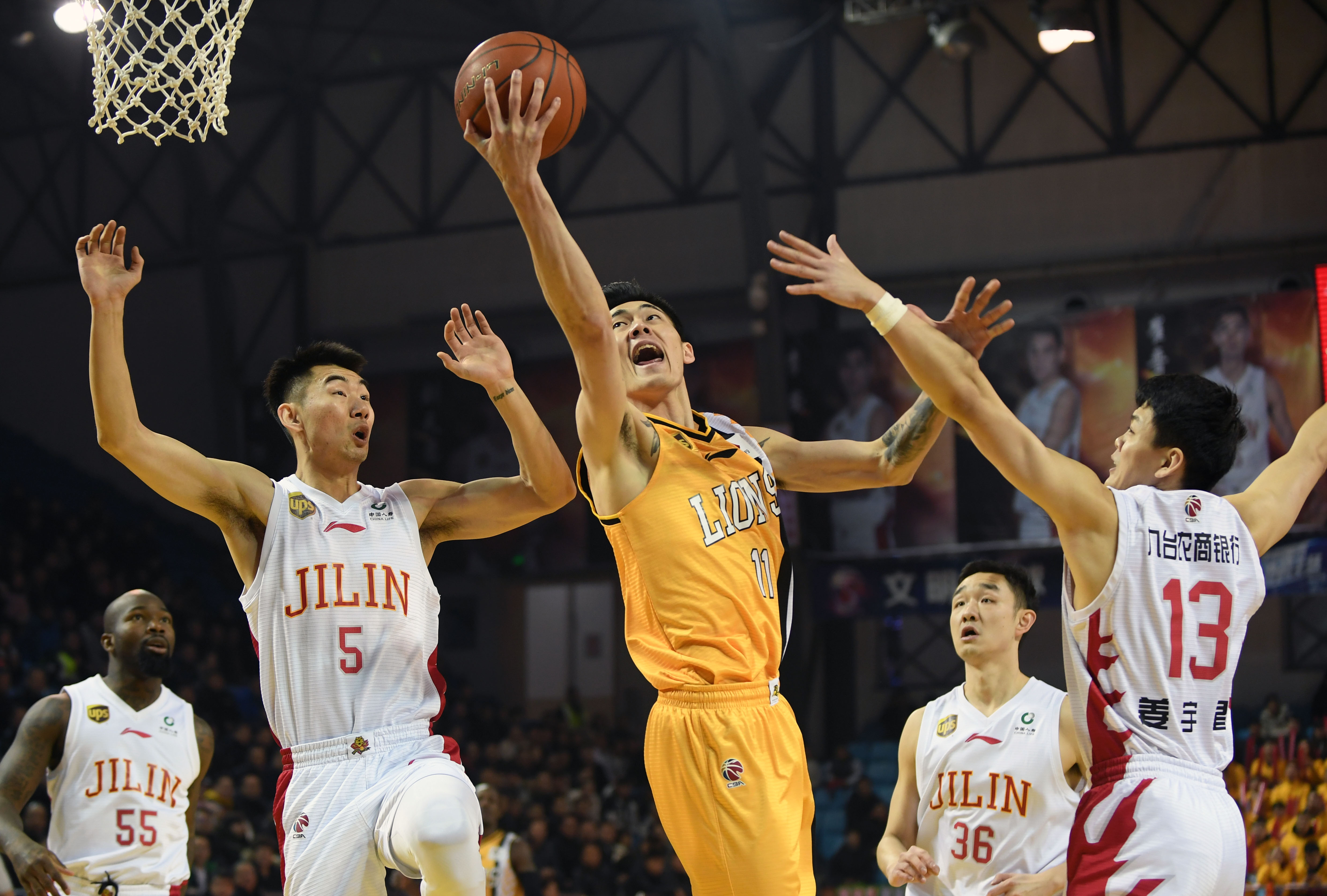 中场断球后 中场断球后