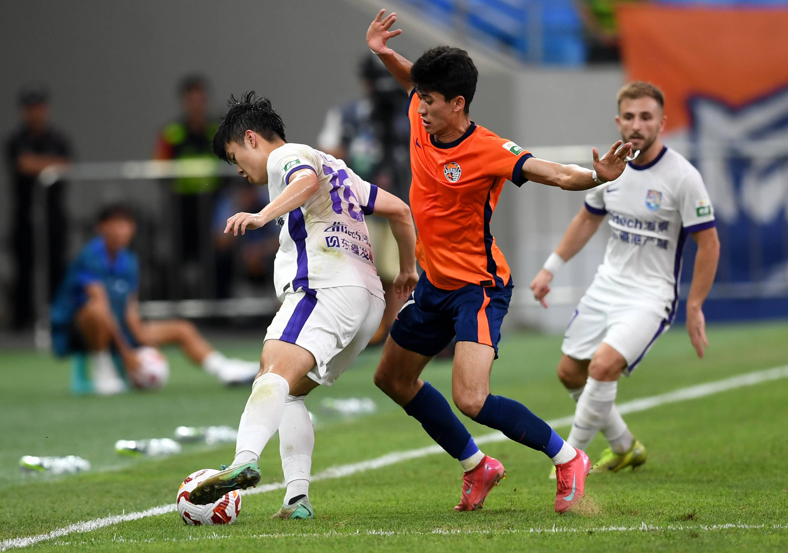 从后防线的 从后防线的